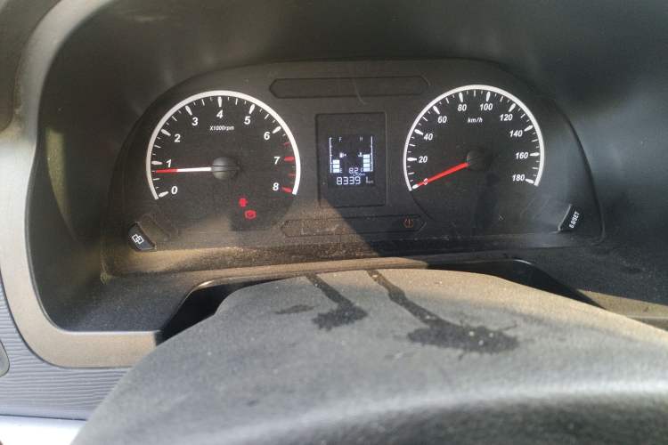 Used FORTHING Lingzhi 2023 M5L 1.6L Base Model 5 Seats Odometer Close Up