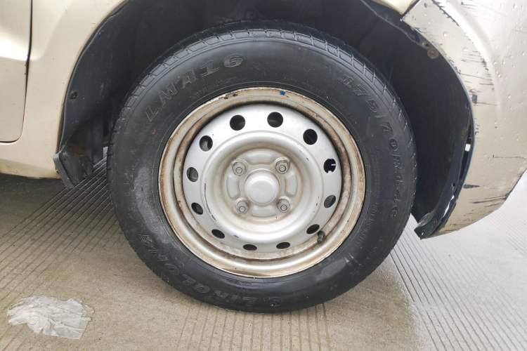 Used Wuling Hongguang V 2022 1.5L Jingqu Version Hydraulic Power Steering LAR Right Front Wheel Hub