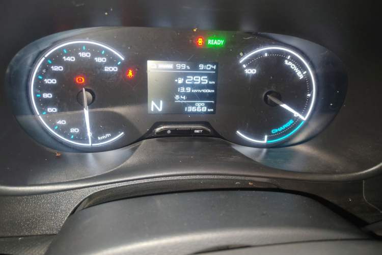 Used Wuling Hongguang New Energy 2024 All-Electric Model 300KM Standard Version Odometer Close Up