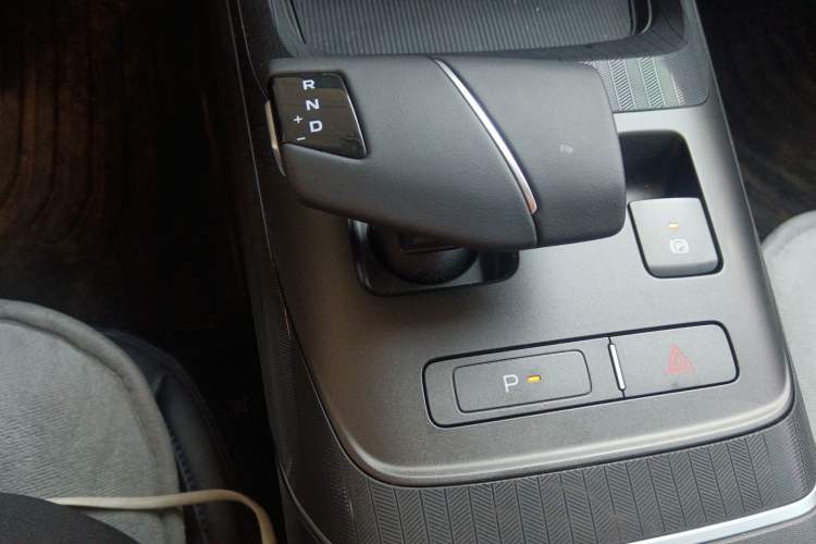 Used CHANGAN Eado 2024 1.5T GDI Automatic Prestige Edition Gear Lever