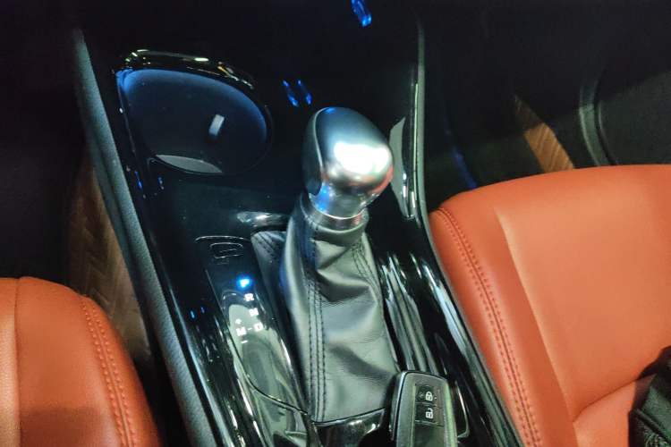 Used Toyota C-HR 2018 2.0L Leading with Sunroof China V Standard
