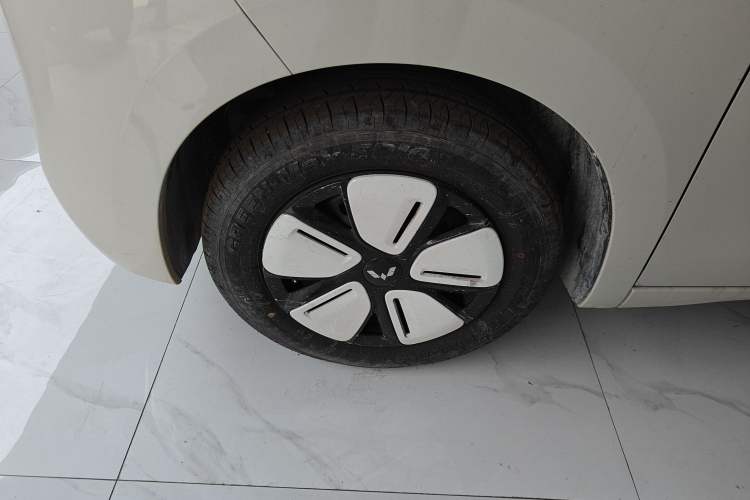 Used Wuling Hongguang MINIEV 2025 Four-Door Version Zhenxiang+ Edition Left Front Wheel Hub