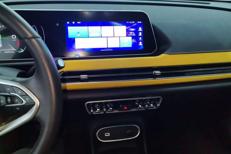 Used ORA Good Cat GT 2023 Mulan Edition 401km Prestige Version Audio And AC Panel