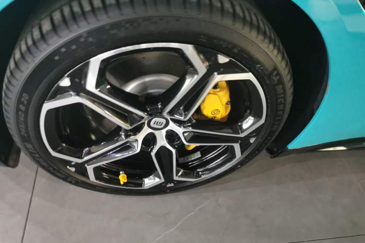 Used Xiaomi Auto SU7 2024 Rear-Drive Long-Range Intelligent Driving Version Left Front Wheel Hub