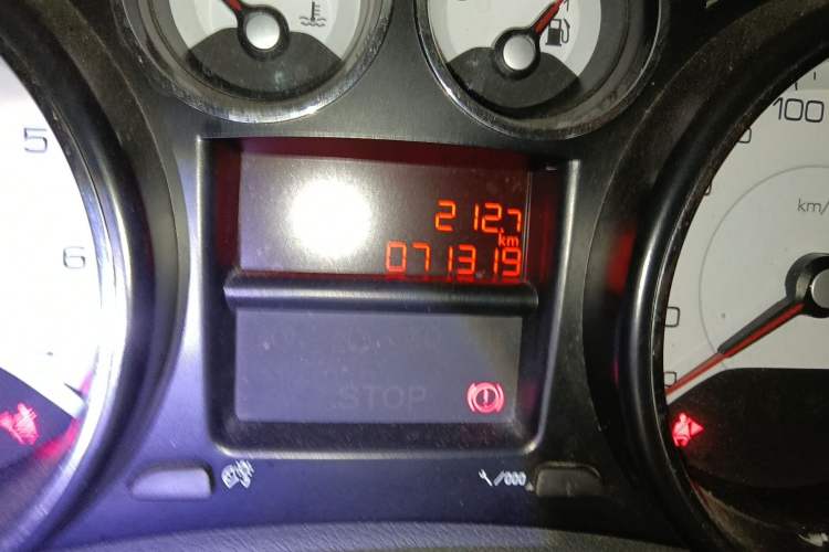 Used Peugeot 308 2014 Enjoy Edition Classic 1.6L Manual YouShang Model Odometer Close Up