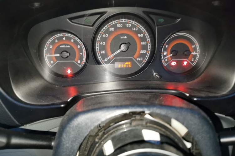 Used Soueast V3 Lingyue 2012 Revised Version 1.5L Manual – Style Edition Odometer Close Up