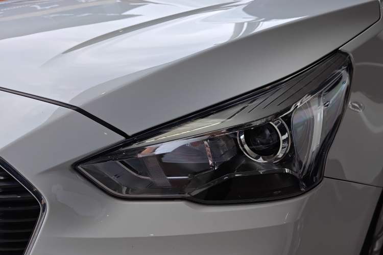 Used Haval M6 2018 Revised Version 1.5T DCT Two-Wheel Drive Elite Edition