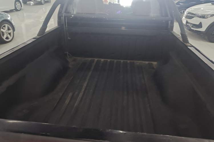 Used Great Wall Wingle 5 2017 2.0T European Version Diesel Two-Wheel Drive Elite Plus Big Double-Cab GW4D20D