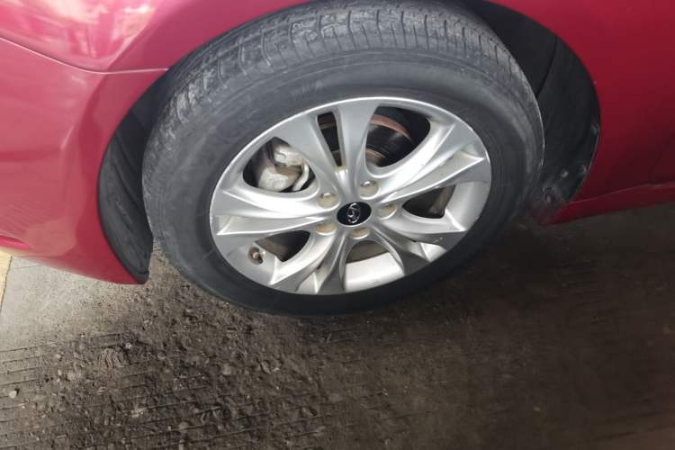 Used Hyundai Sonata 2011 2.0L Automatic Fashion Edition Left Front Wheel Hub