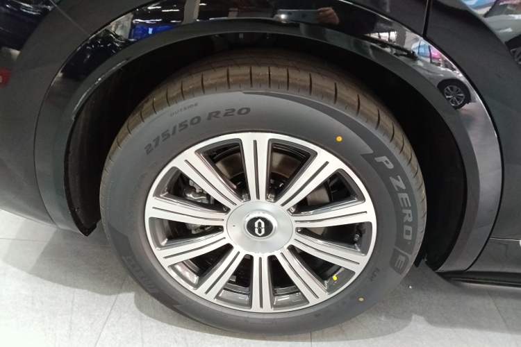 Used Hima AITO M8 2025 Extended-Range Max+ Version 53.4 kWh 6-Seater Edition
