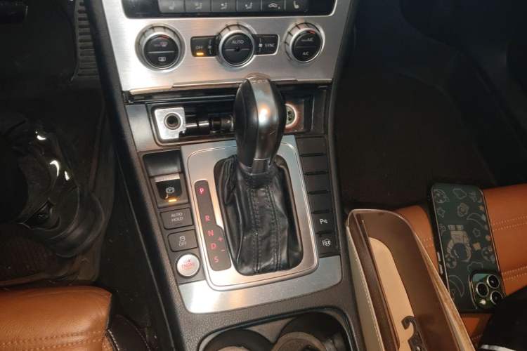 Used Volkswagen FAW-Volkswagen CC 2015 2.0 TSI Luxury Model Gear Lever