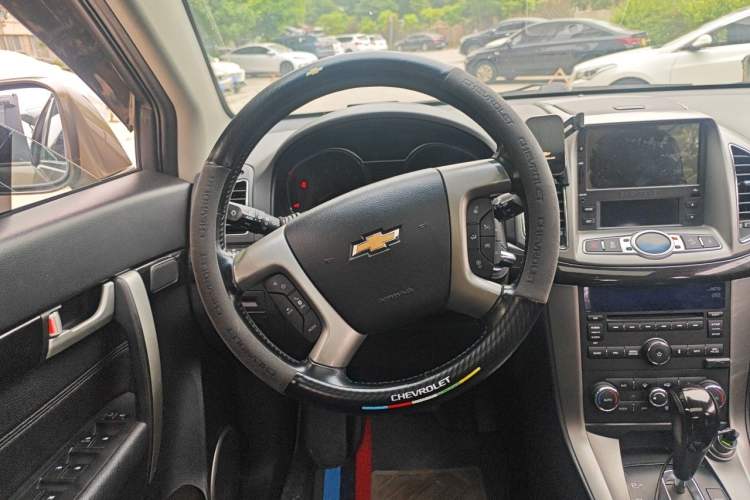 Used Chevrolet Captiva 2017 2.4L 4x4 Flagship Edition 7-Seater
