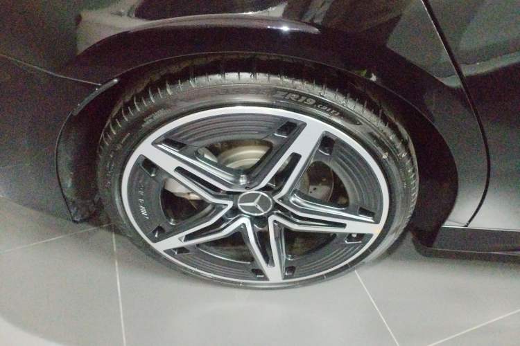 Used Mercedes-Benz A AMG 2025 AMG A 35 L 4MATIC Right Rear Wheel Hub