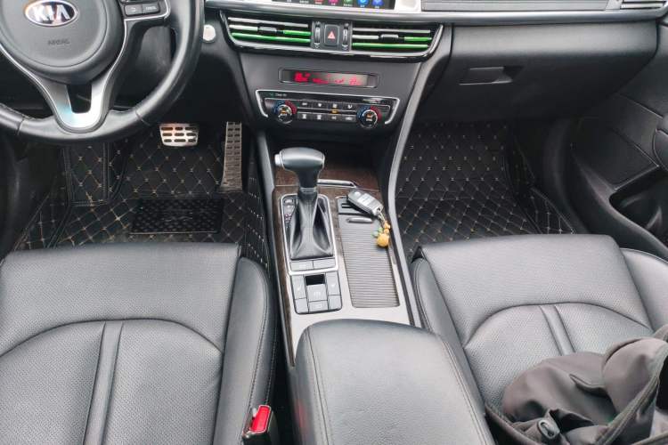 Used Kia K5 2017 2.0L Automatic 15th Anniversary Special Edition LUX
