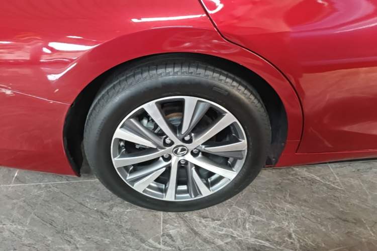 Ojetý Lexus ES 2018 200 Excellence Edition China V Standard