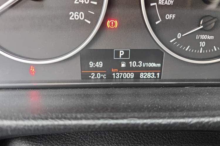 Used BMW 3 Series 2015 320Li Luxury Edition Fashion Model Odometer Close Up