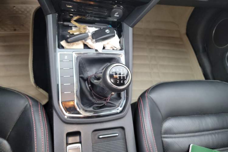 Used FORTHING Joyear S50 2017 2.0L Manual Luxury Version