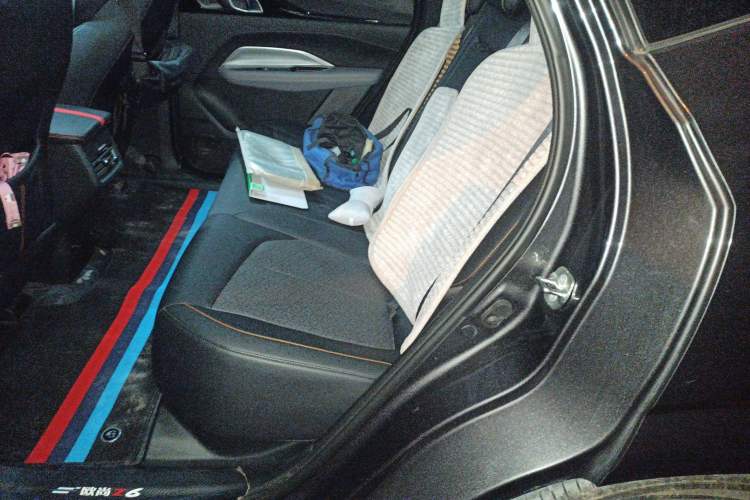 Used CHANGAN OSHAN Z6 2023 Blue Whale 1.5T DCT Smart-Led City Edition