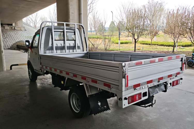 Used Jinbei T5 2023 1.6L Standard Single-Row 3.2m with Rear Dual Wheels
