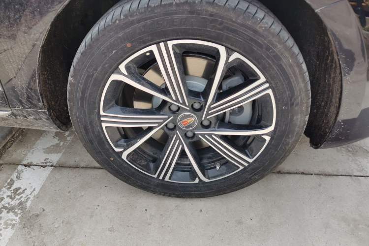 Used Hongqi H5 PHEV 2025 170 Super Hybrid Version Right Front Wheel Hub