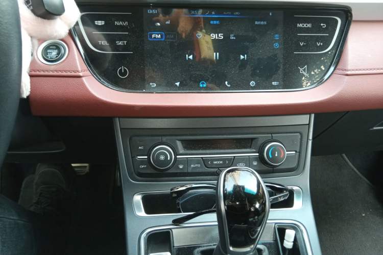 Used Geely Auto Vision S1 2019 Upgraded Model 1.5L CVT Luxury Version Audio And AC Panel