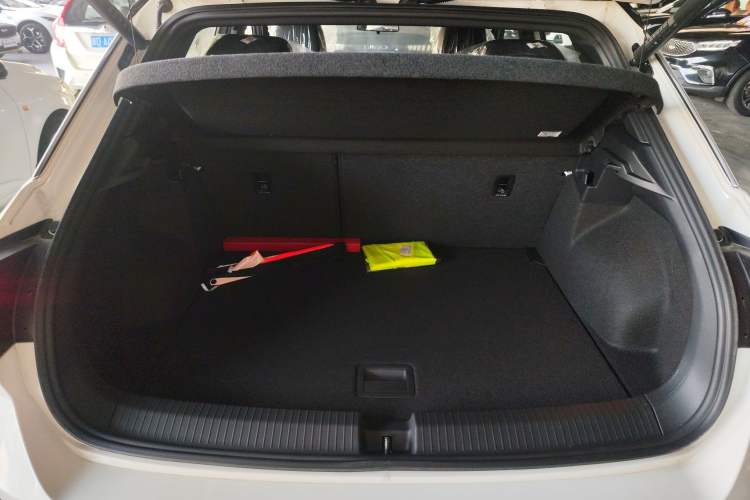 Used Volkswagen T-ROC 2025 Facelift Model 2 300TSI DSG Two-Wheel Drive Xingguang Edition