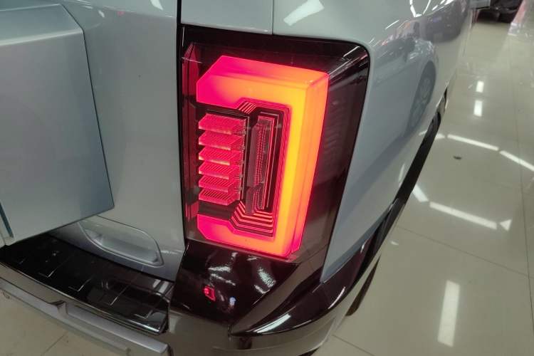 Used Formula Leopard 8 2025 Smart & Brave Flagship Edition 7 Seats
