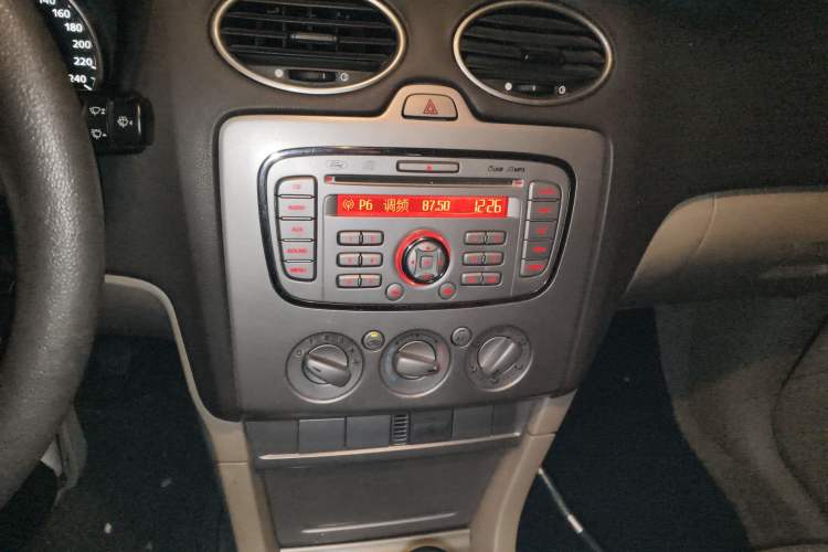 Used Ford Focus 2011 Sedan 1.8L Manual Comfort Model
