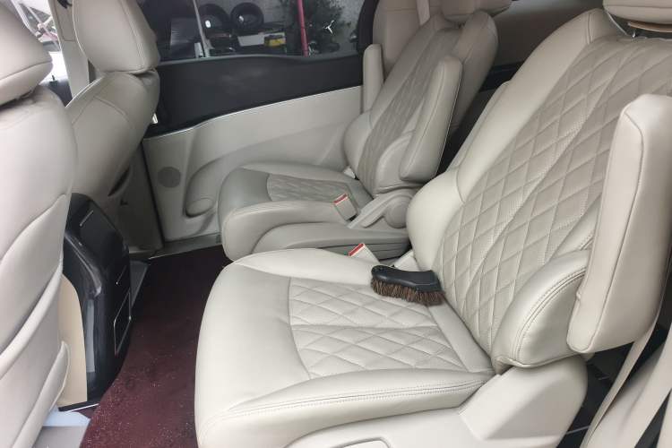 Used Buick GL8 2023 Land Executive Class Smart Enjoyment Model Left Rear Seat