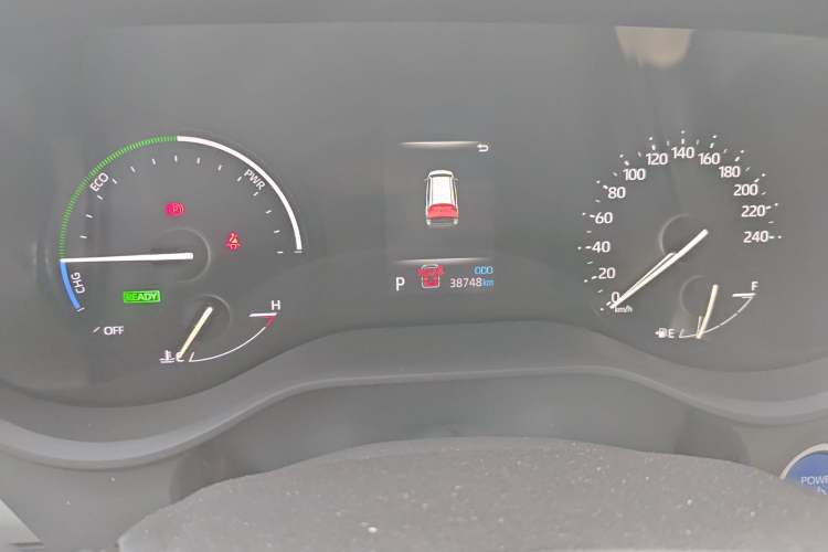 Used Toyota Granvia 2023 2.5L Hybrid Comfort Edition Odometer Close Up