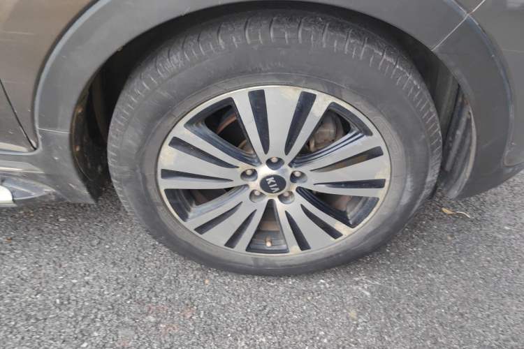 Used Kia Sportage R 2015 2.0L Automatic Two-Wheel Drive DLX Model Right Front Wheel Hub