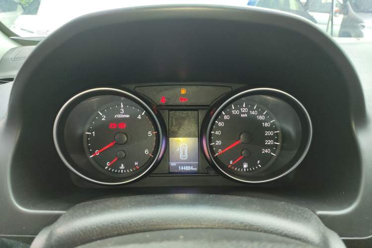 Used Haval H6 2014 Upgraded Model 2.0T Diesel Manual Two-Wheel Drive Urban Version