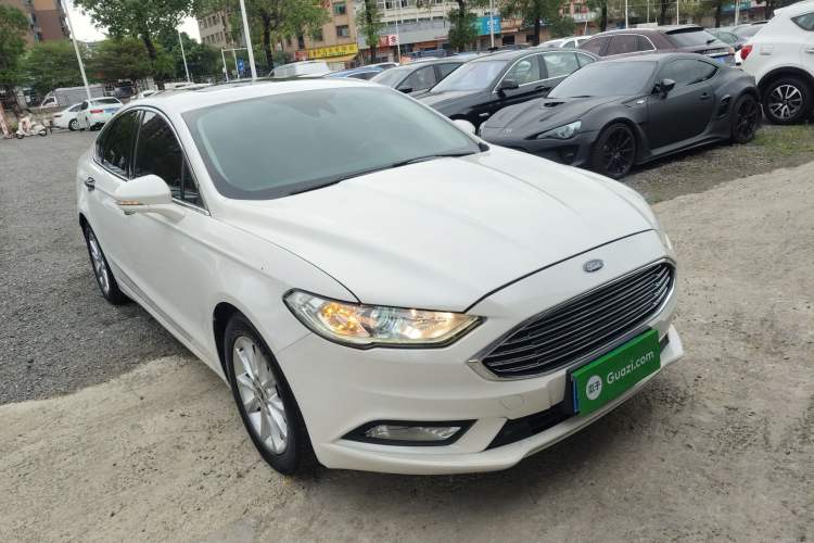 Used Ford Mondeo 2017 EcoBoost 200 Stylish Model Front Right 45 Deg