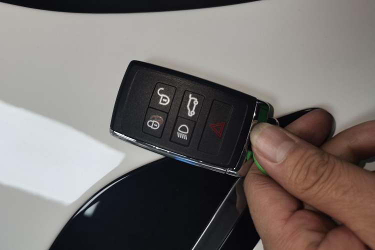 Used Land Rover Range Rover Evoque 2021 Range Rover Velar 249 PS R-Dynamic S Performance Edition