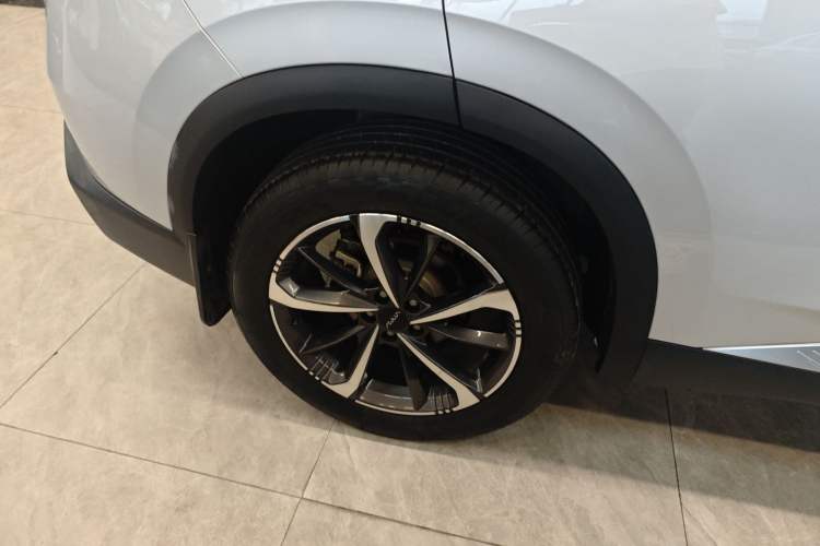 Used Dongfeng Aeolus Mage 2023 DH-i 1.5T Luxury Edition Right Rear Wheel Hub