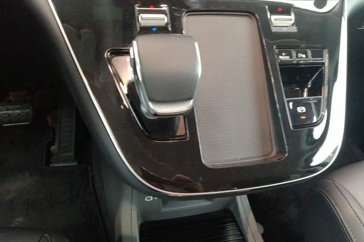 Used Hongqi HQ9 PHEV 2024 2.0T Four-Wheel Drive Business Edition Gear Lever