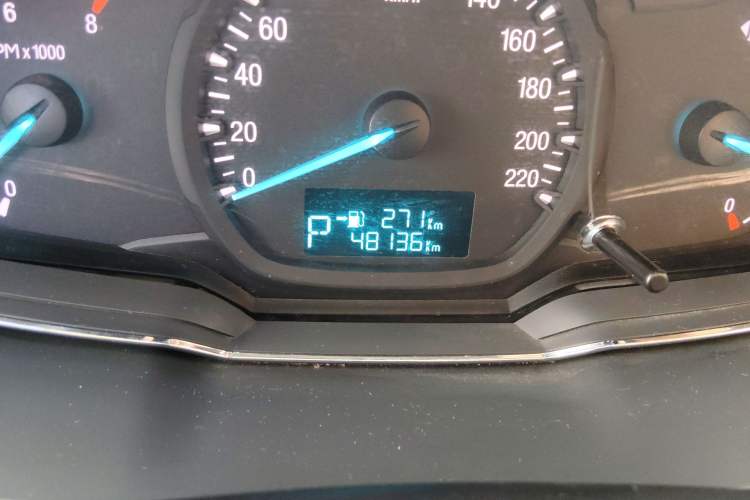 Used Ford Escort 2015 1.5L Automatic Fashion Model Odometer Close Up