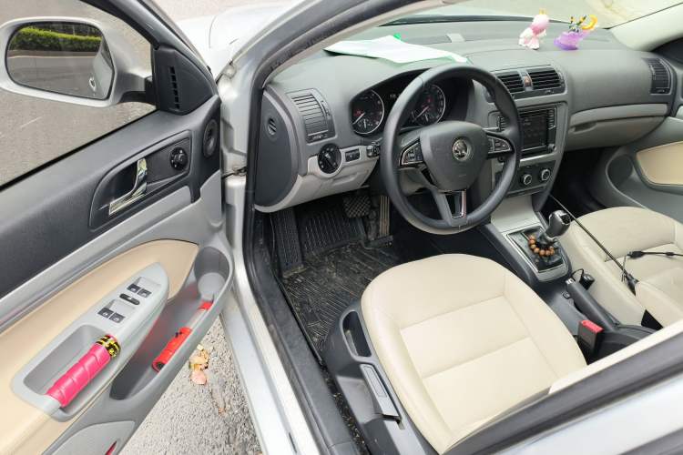 Used Skoda Octavia 2013 2.0L Automatic Yijie Edition Driver Seat