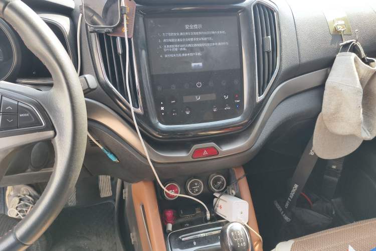 Used Oshan CX70 2017 Facelifted CX70T 1.5T Manual High-Performance Edition
