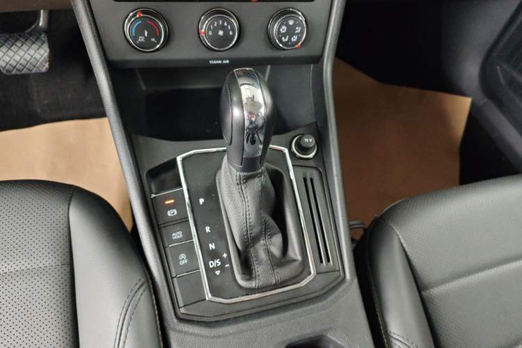 Used Volkswagen Lavida 2018 1.5L Automatic Comfort Edition China V Standard Gear Lever