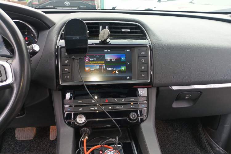 Used Jaguar F-PACE 2018 2.0T Four-Wheel Drive Urban Luxury Edition Audio And AC Panel