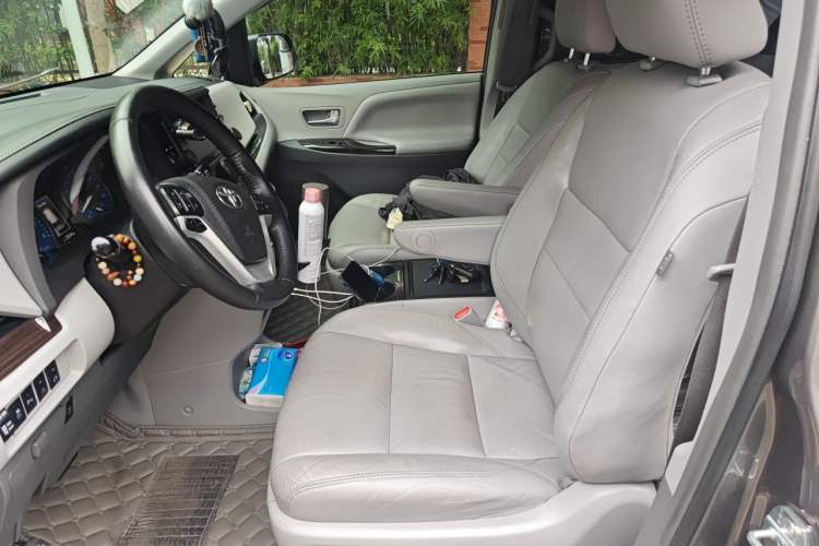 Used Toyota SIENNA 
