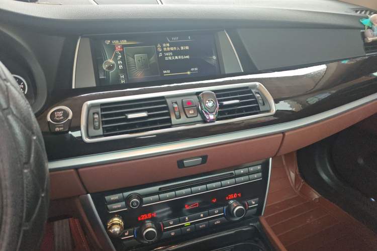 Used BMW 5 Series GT 2014 528i Leading Model Audio And AC Panel