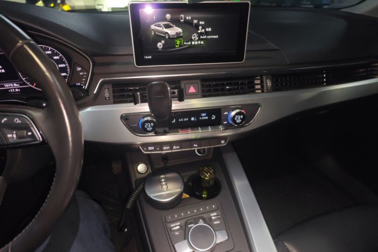 Used Audi A4L 2018 30th Anniversary Edition 40 TFSI Fashion Model
