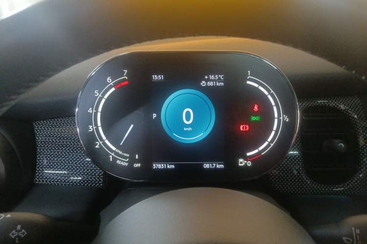 Used MINI MINI 2022 Updated 1.5T COOPER Classic Edition Five-Door Version
