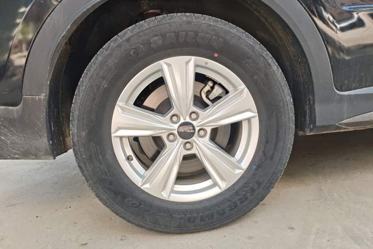 Used JETOUR X70S 2022 1.5T Manual Fanghua Edition 7 Seats Right Rear Wheel Hub