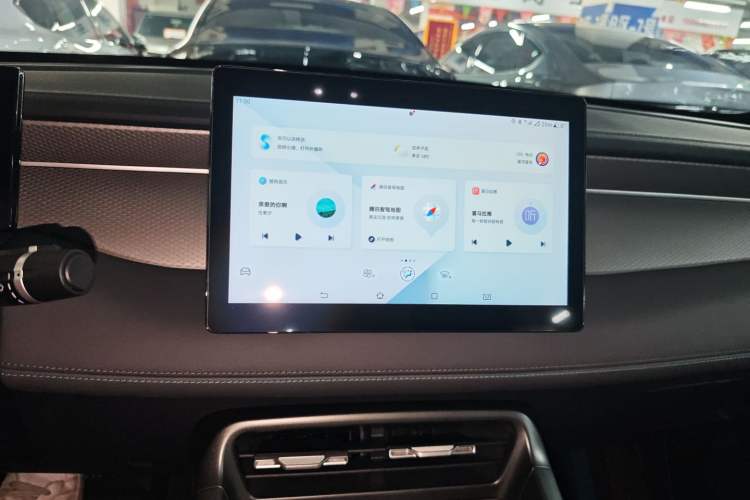 Used BYD Qin PLUS 2025 DM-i Smart Drive 55KM Leading Model Audio And AC Panel