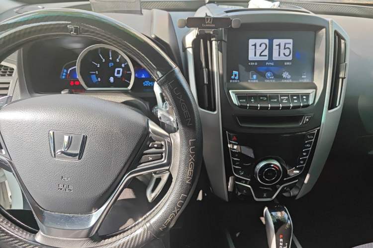 Used Luxgen U6 SUV 2014 2.0T Flagship Edition Audio And AC Panel