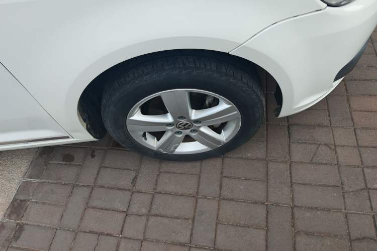 Used Volkswagen Touran 2015 1.4T DSG Comfort Edition 5 Seats Right Front Wheel Hub