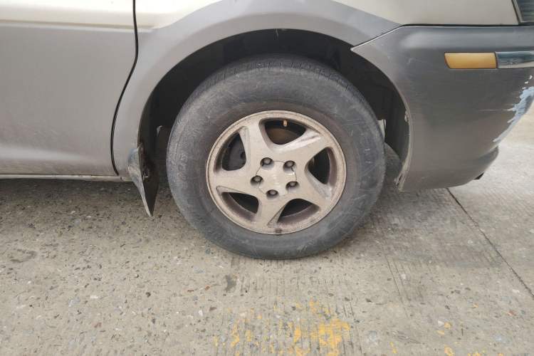 Used FORTHING Lingzhi 2014 M3 1.6L 7-Seater Luxury Model Right Front Wheel Hub